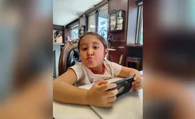 Família consegue R$ 800 mil para pagar tratamento da filha com câncer