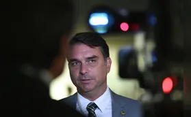Imagem ilustrativa da imagem Flávio quer tirar ministro Dino de investigação do caso Dark Horse
