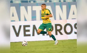 Londrina acerta com o lateral Nino Paraíba