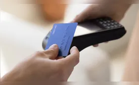Quase metade dos brasileiros não conseguem manter padrão de vida sem crédito