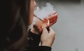 Tabaco acelera o envelhecimento e compromete a saúde da pele