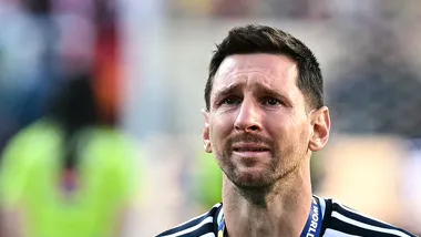 "Hoje é difícil valorizar o que fizemos, mas este grupo chegou a duas finais de Copa do Mundo consecutivas", relembrou Messi, que marcou oito gols no torneio.