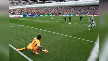 SEATTLE, WASHINGTON - JULY 01: (EDITORS NOTE: Image was captured using a remote netcam.) Youri Tielemans #8 of Belgium converts the penalty to score the team's third goal during the FIFA World Cup 2026 Round Of 32 match between Belgium and Senegal at Seattle Stadium on July 01, 2026 in Seattle, Washington. Alex Grimm/Getty Images/AFP (Photo by ALEX GRIMM / GETTY IMAGES NORTH AMERICA / Getty Images via AFP)