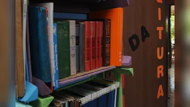 A intenção é colocar, pela primeira vez, um livro nas mãos de meninas e meninos que precisam se alimentar de cultura para ampliar horizontes