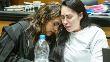 Monique Medeiros (à direita): mãe de Henry Borel, que morreu após ser torturado pelo padrasto, foi absolvida e já deixou a prisão