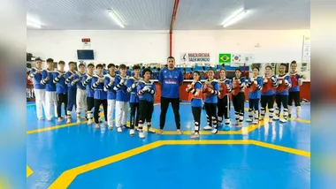 Mestre Diogo Freire com a equipe londrinense