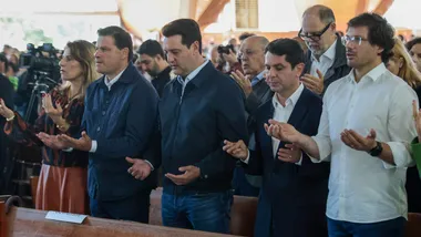 Sandro Alex, Ratinho Junior, Alexandre Curi e o prefeito Tiago Amaral: celebração do padroeiro de Londrina contou com diversos políticos