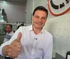 Em Londrina, Sandro Alex faz ‘corpo a corpo’ na região central