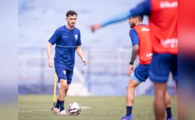 Elogiado na chegada, reforço pouco joga e técnico explica motivo