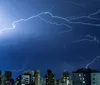 Simepar detecta 404 raios em Londrina na noite de segunda