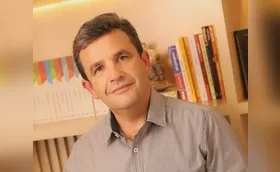 Autor paranaense lança livro de crônicas em Londrina