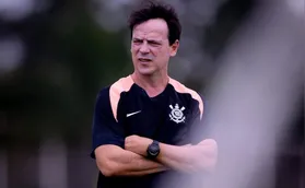 Corinthians decide manter Fernando Diniz após eliminação