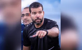 Hugo Chacon deve comandar o Londrina até o fim da Série B