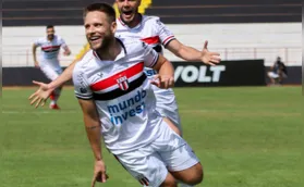 Meia ex-Londrina vai para a UTI após passar mal em treino