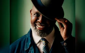 Péricles lança o álbum 'Camuflagem'
