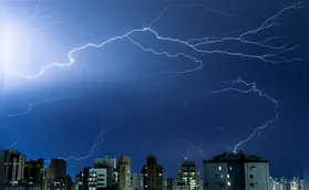 Simepar detecta 404 raios em Londrina na noite de segunda