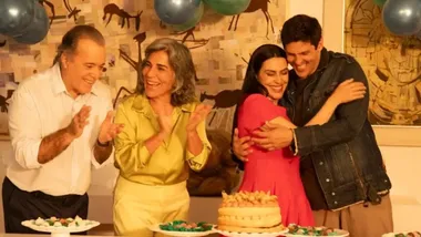 Cláudio (Tony Ramos), Helena (Glória Pires), Bia (Cleo Pires) e Aquiles (Rafael Infante) em 'Se eu fosse você 3'.