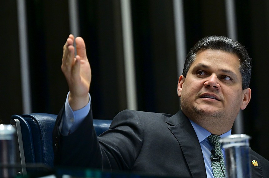 Alcolumbre retira PEC da Segurança Pública da pauta por causa de emendas