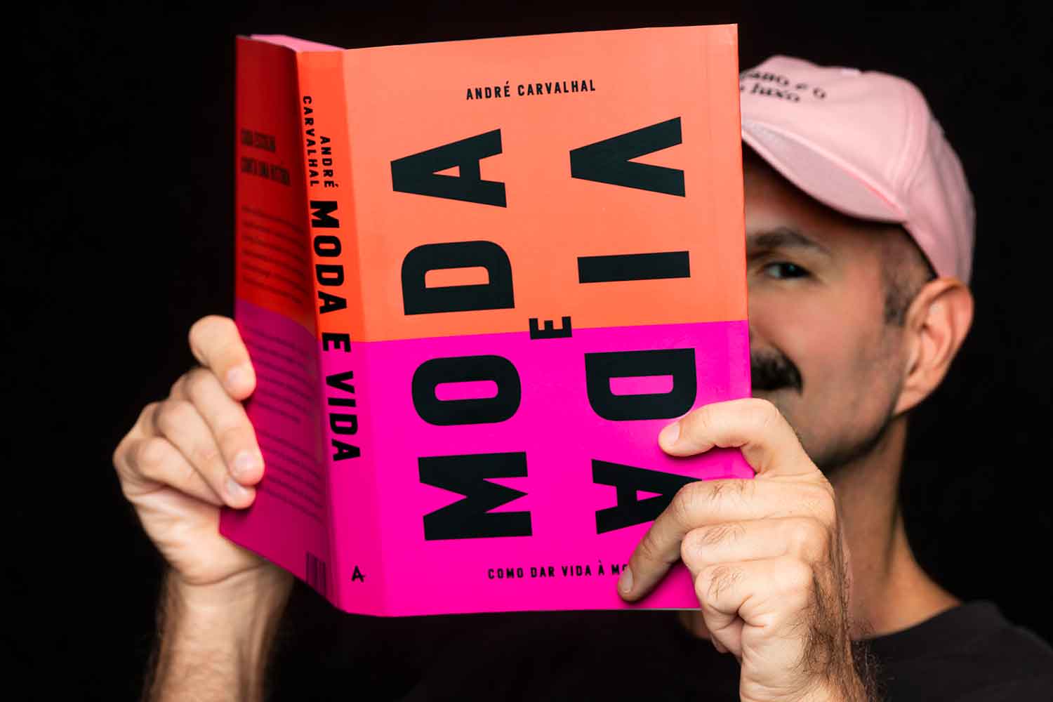 André Carvalhal lança livro em Londrina