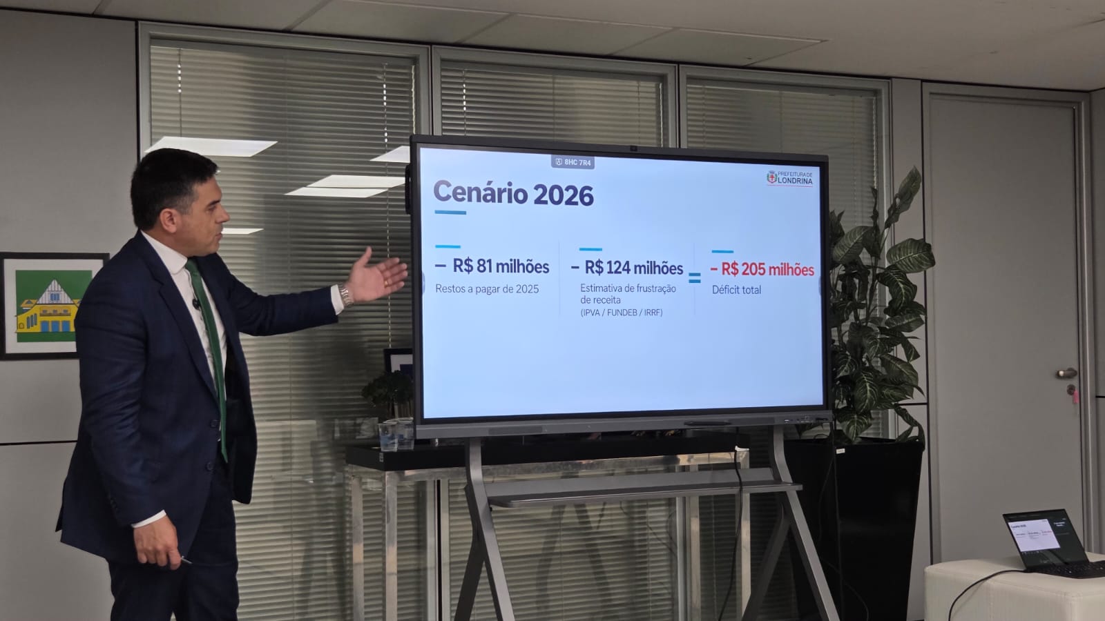 Com déficit de R$ 205 mi, Tiago anuncia medidas para conter crise