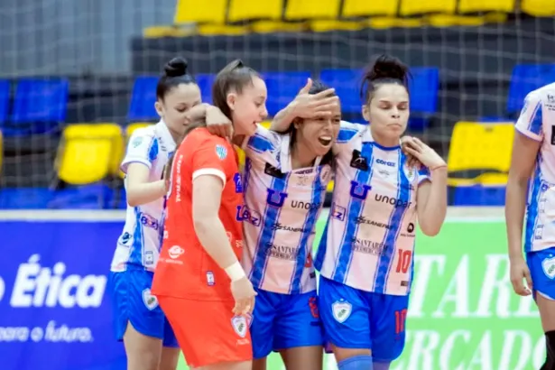 Com Londrina Futsal, Paranaense define semifinalistas