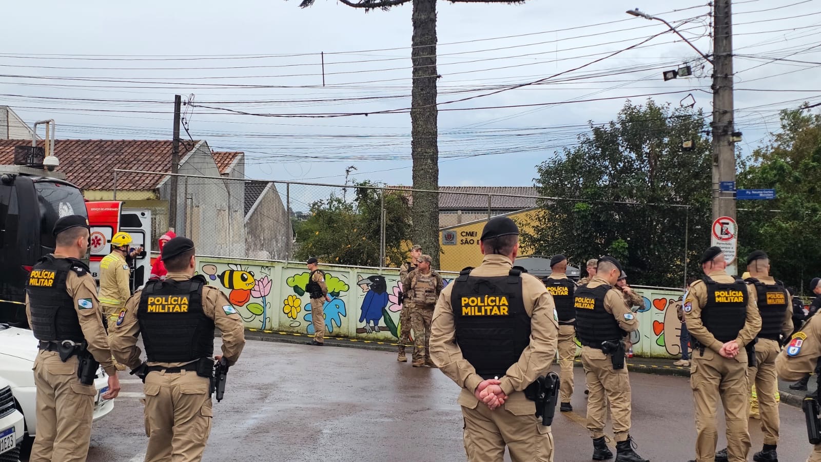 Crianças mantidas reféns em creche são resgatadas e homem é morto pela PM