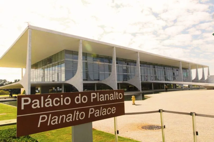 Datafolha aponta Lula à frente de Flávio, mas Quaest mostra cenário de maior proximidade