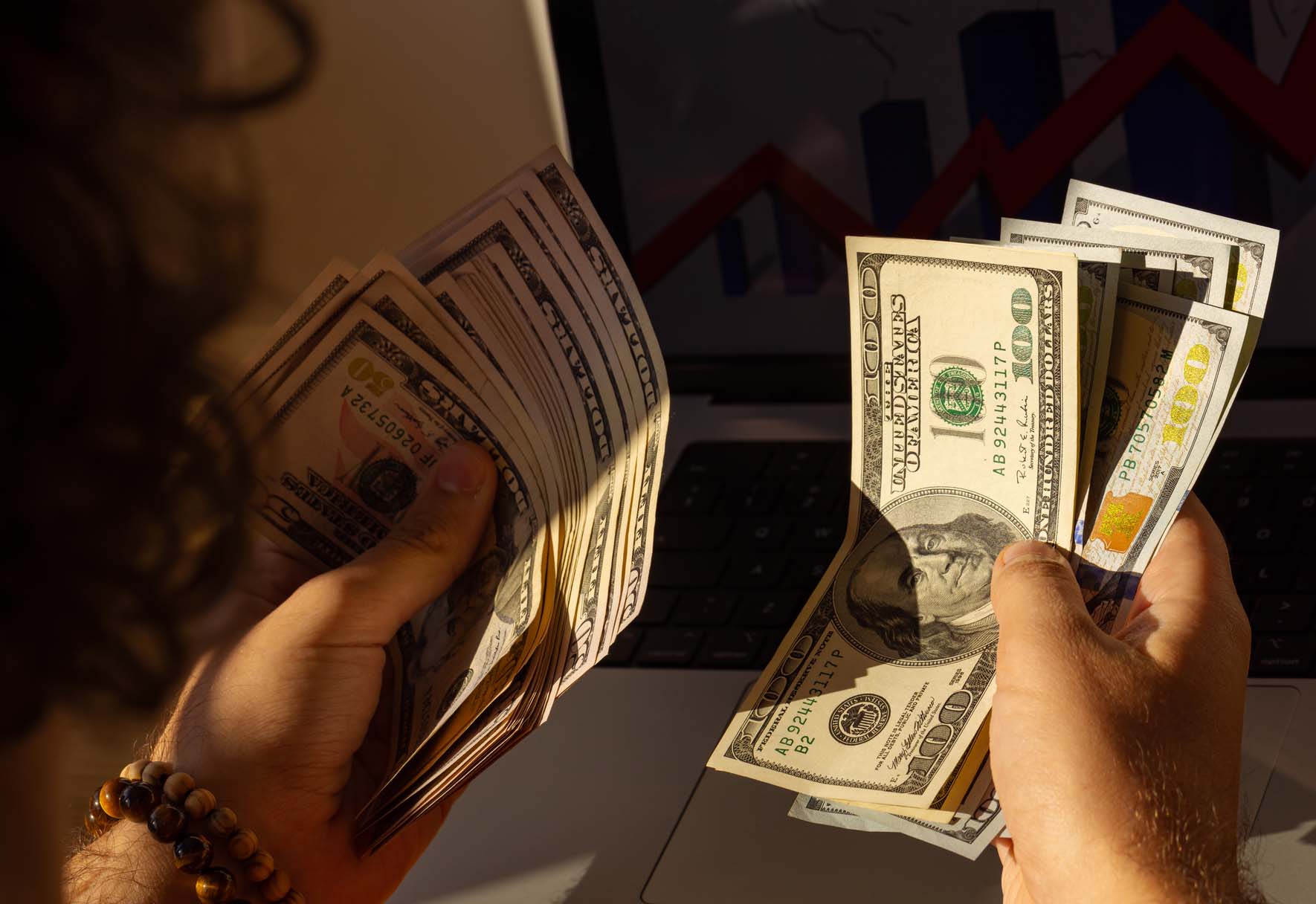 Dólar dispara 8,36% e Bolsa tem maior queda desde 2020