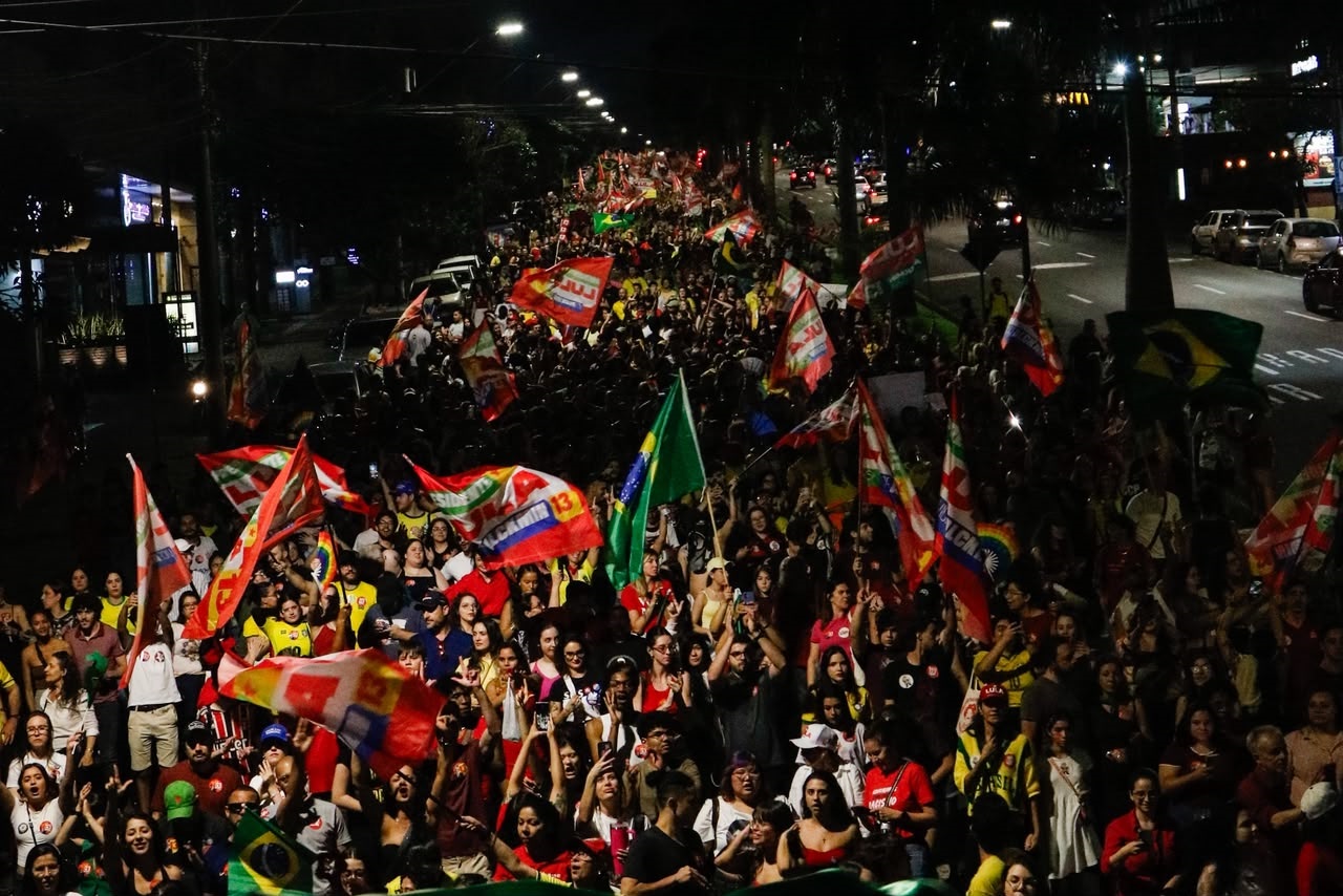 Em Londrina, manifestação pró-Lula leva multidão à Gleba
