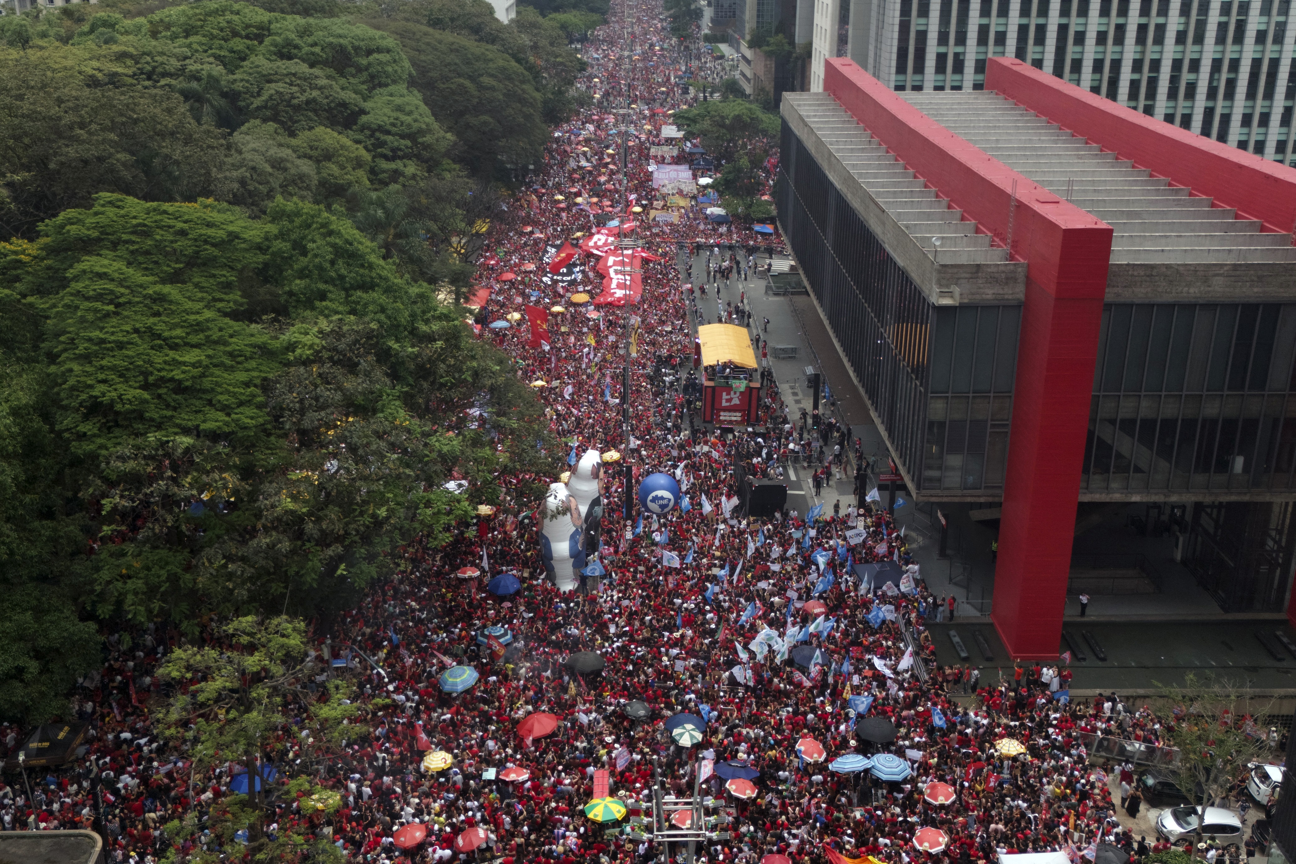 Esquerda desperta para reverter desvantagem de Lula no 2º turno