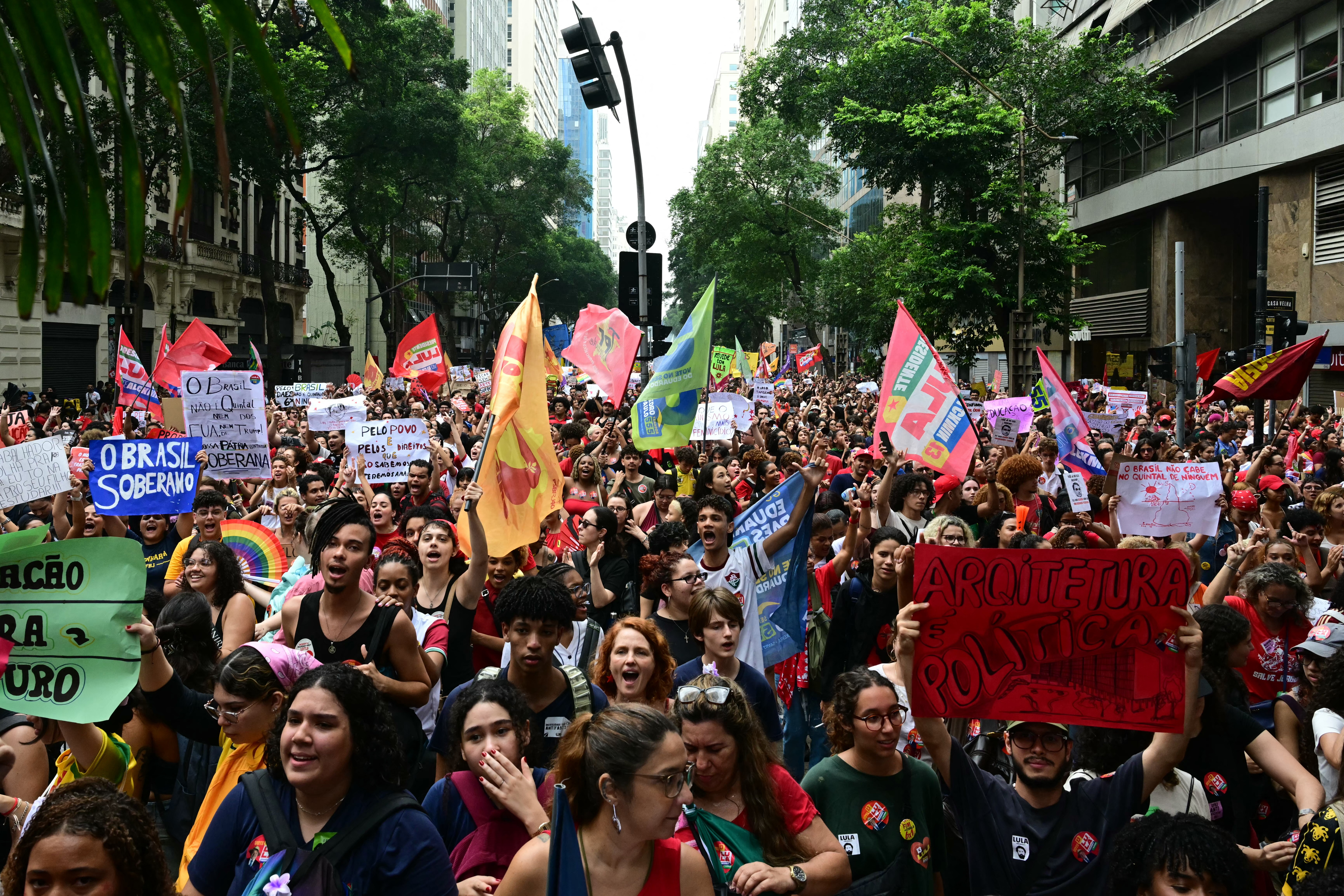 Esquerda se agarra à esperança de virada de Lula