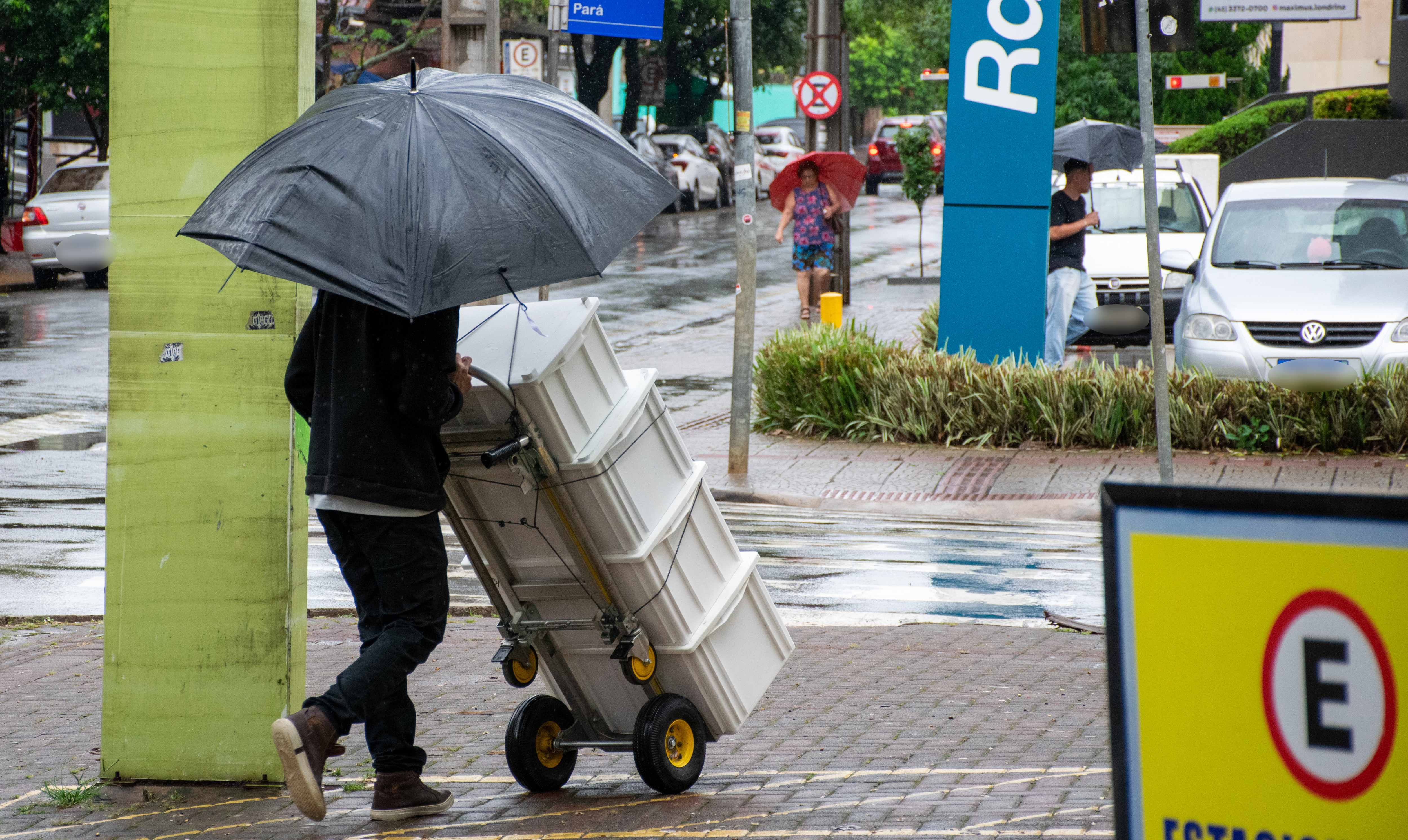 Excesso de chuva prejudica setores do comércio em Londrina