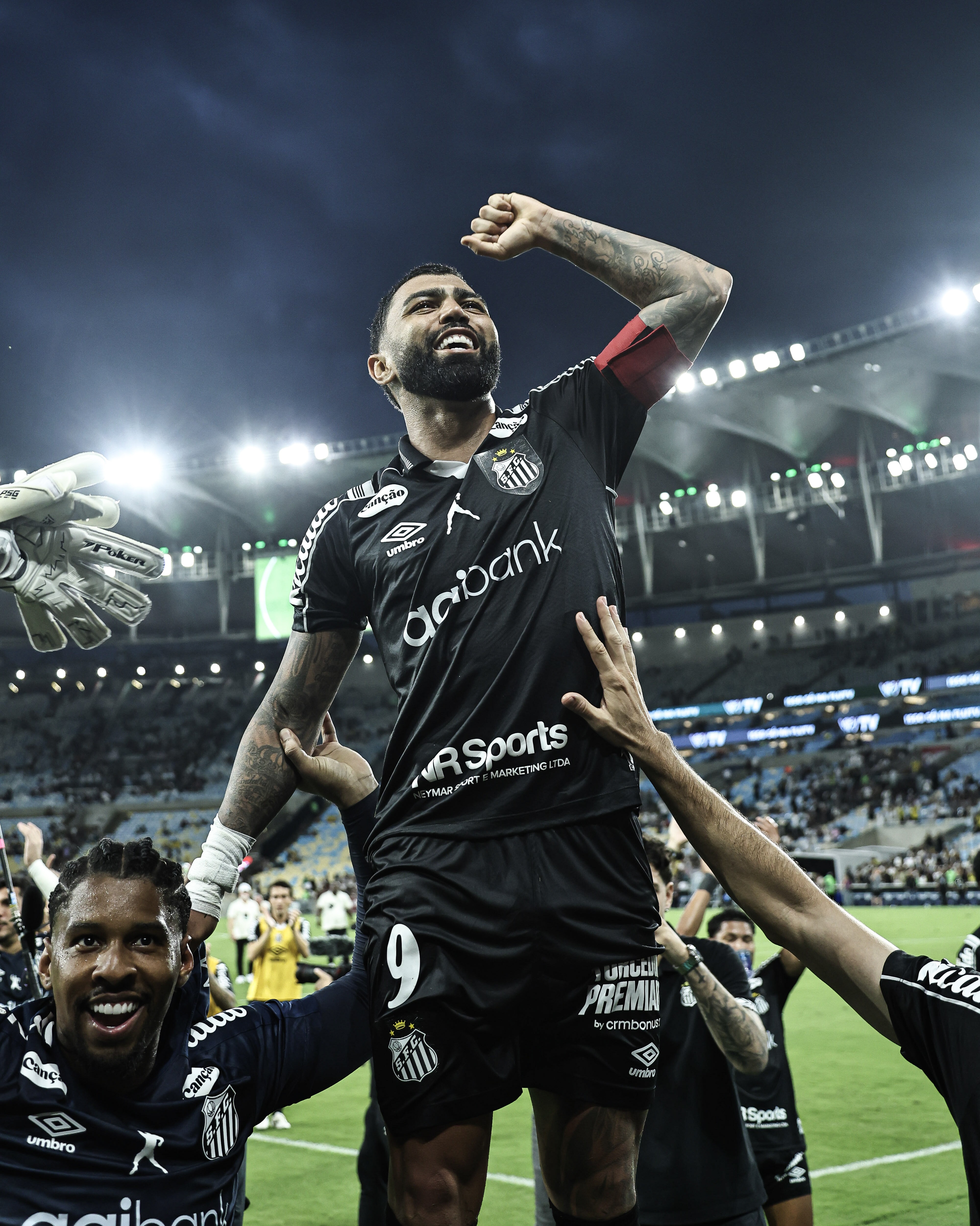Flamengo e Palmeiras seguem cabeça a cabeça na ponta do Brasileirão