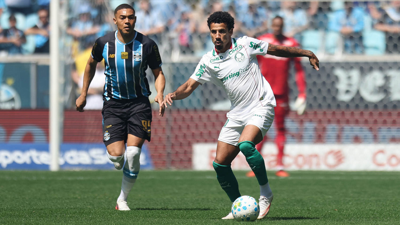 Flamengo vence e conta com tropeço do Palmeiras para ampliar vantagem