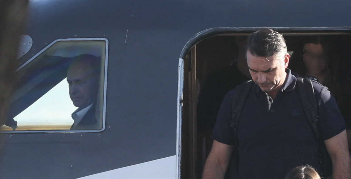 Flávio Bolsonaro desembarca nos EUA depois de fugir do Brasil
