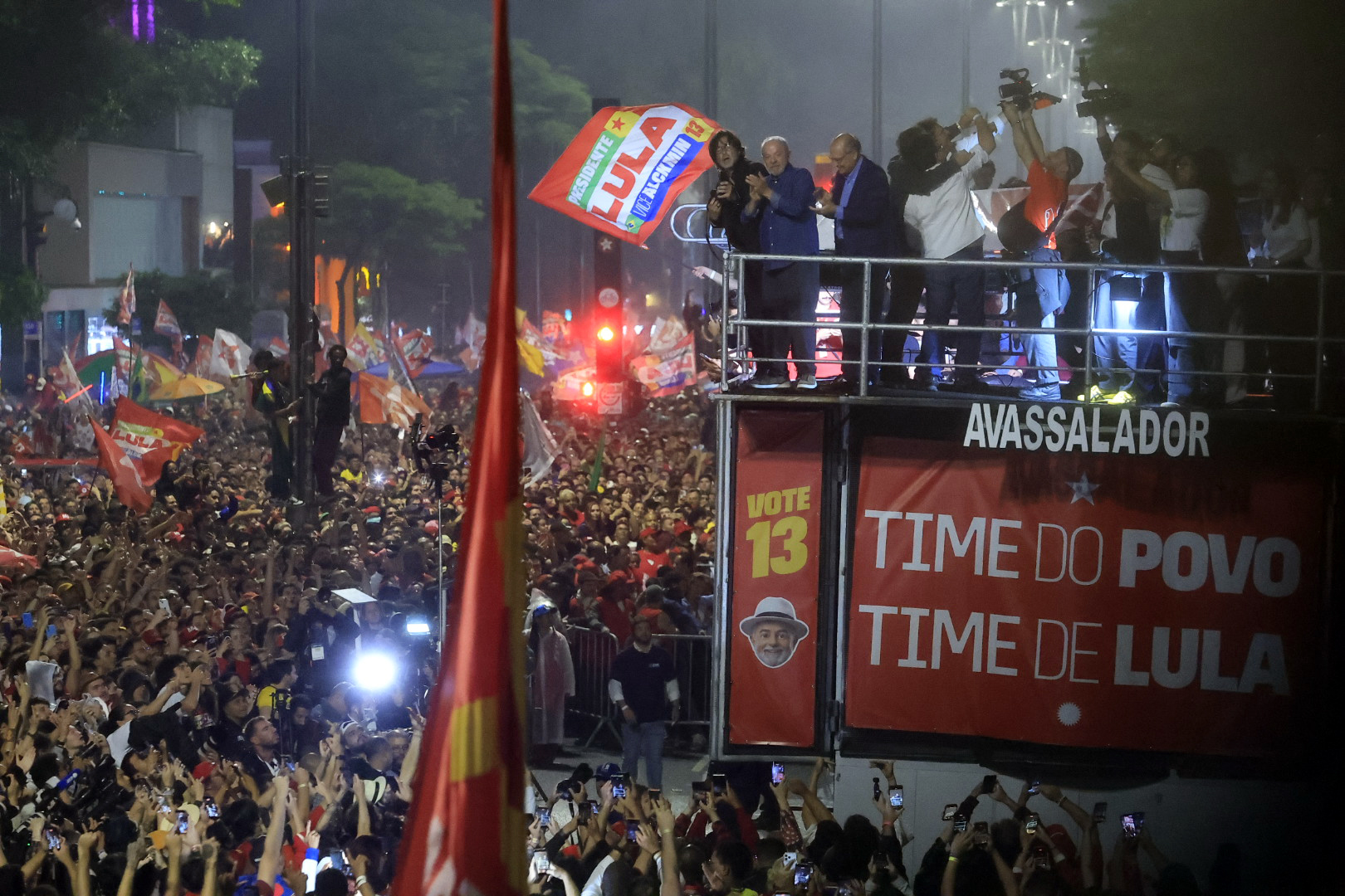 Imprensa internacional destaca vitória histórica de Lula