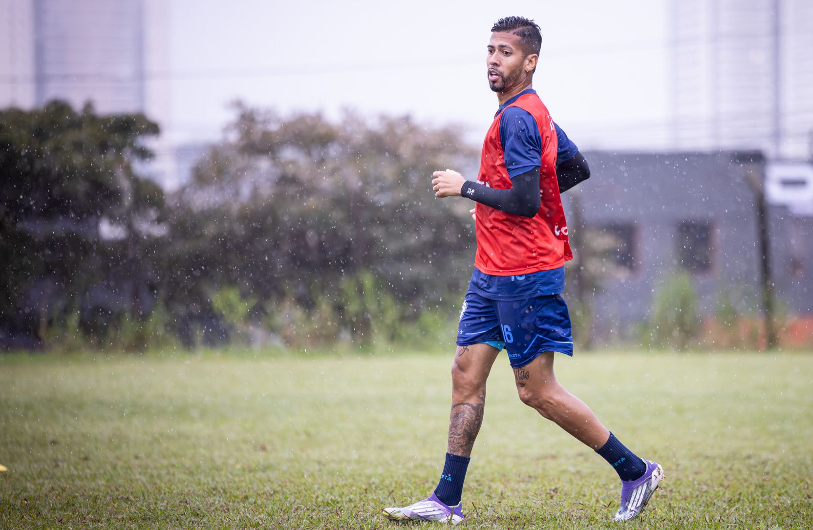 Invictos na Copa PR, Londrina e Paraná se enfrentam no VGD