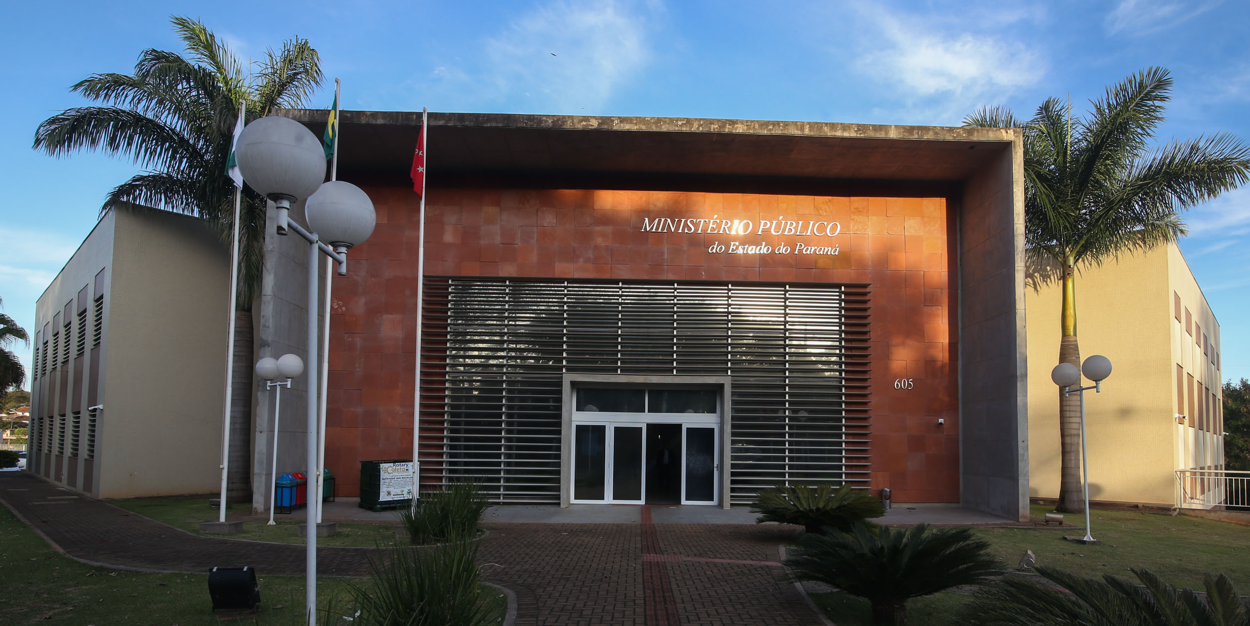 MP denuncia 4 por tortura e morte de homem que caiu de prédio
