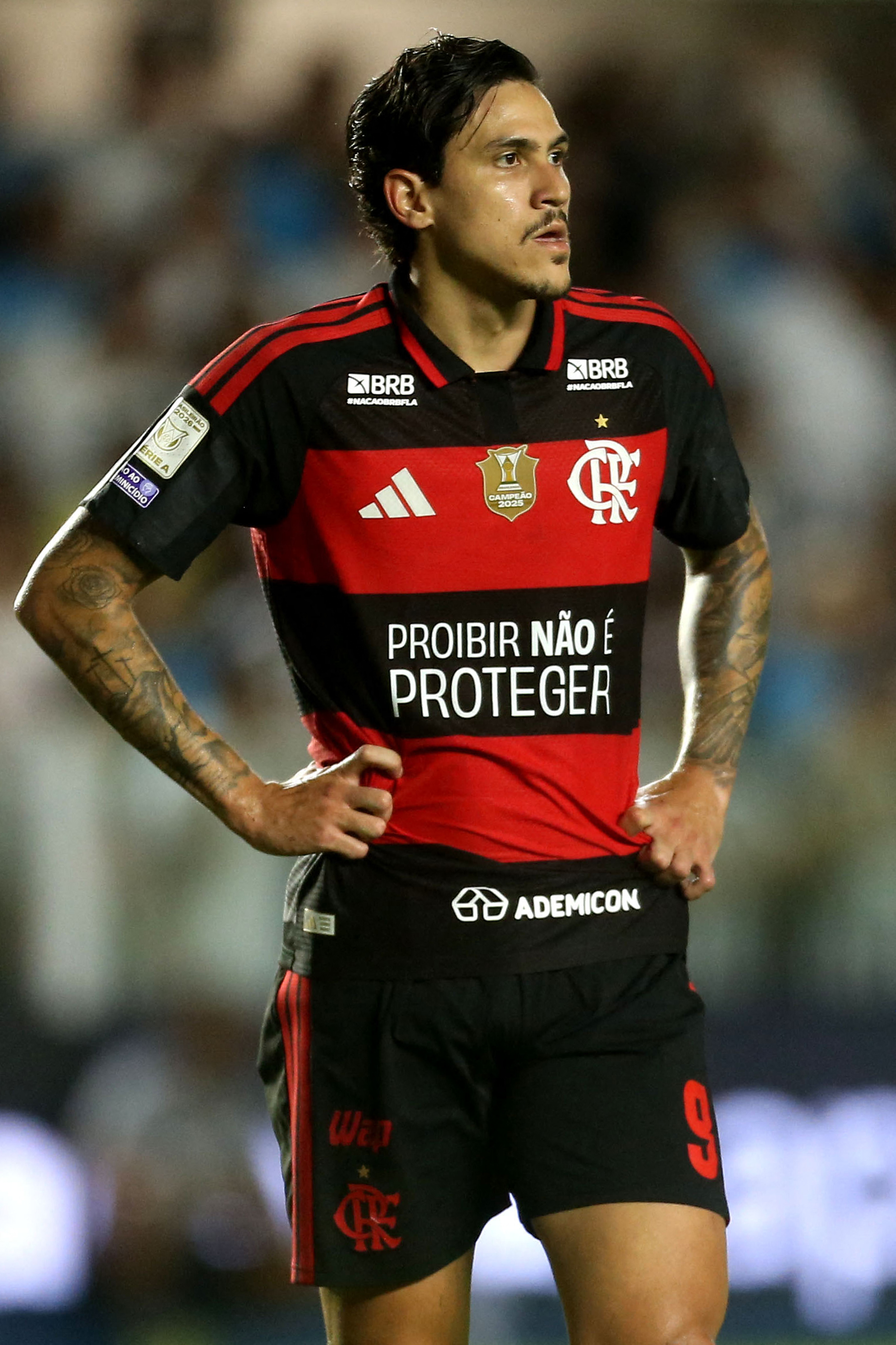 Na liderança, Flamengo faz clássico com o Fluminense