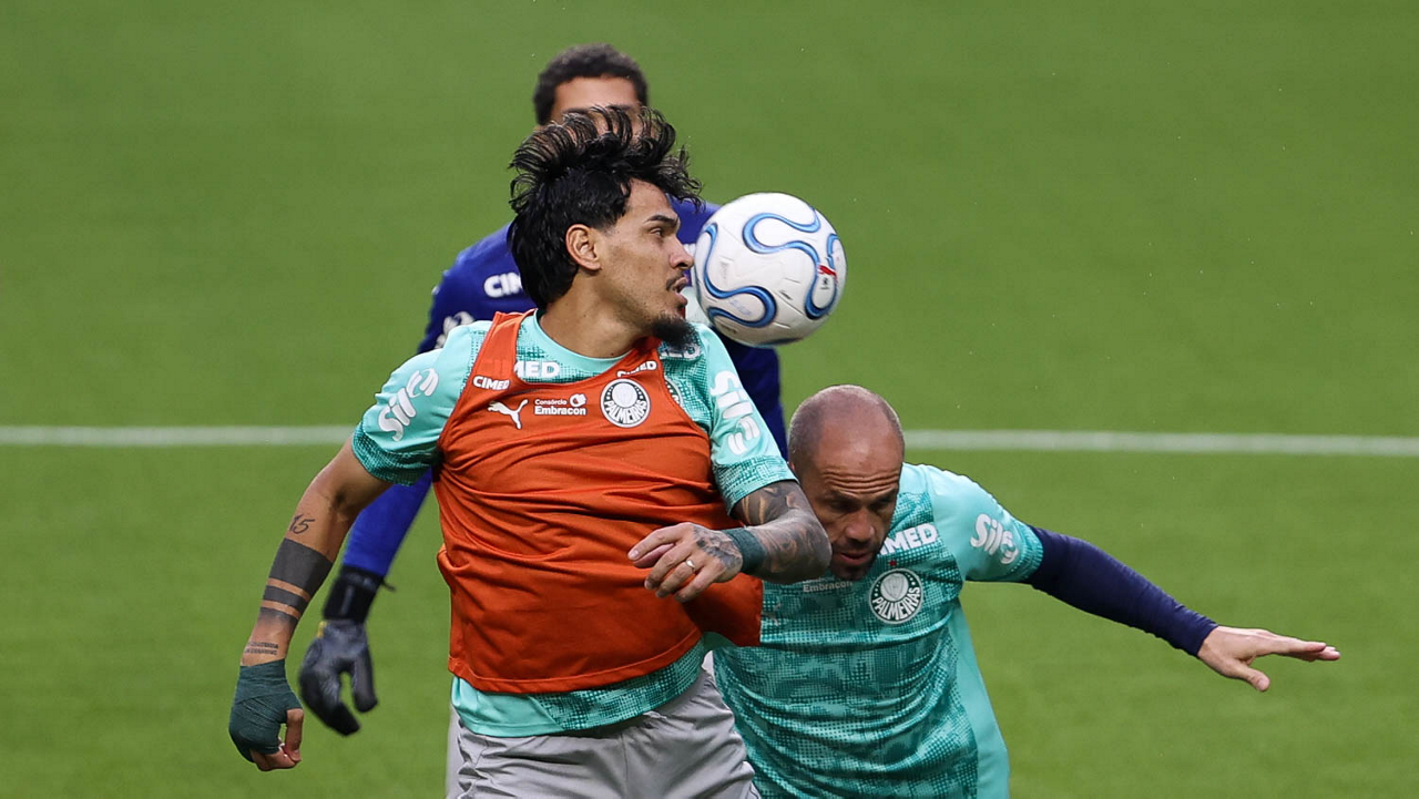 Palmeiras enfrenta o Bragantino para tentar assumir a liderança