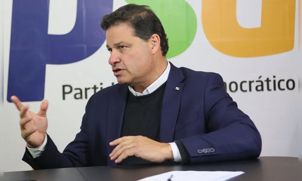 Pesquisa aponta Sandro Alex com 26%, atrás de Moro e à frente de Requião Filho