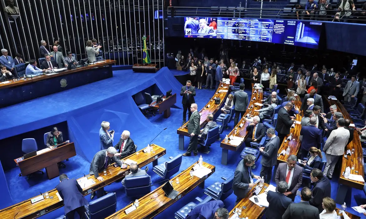 PL elege 19 senadores e tem a maior bancada com 28 representantes