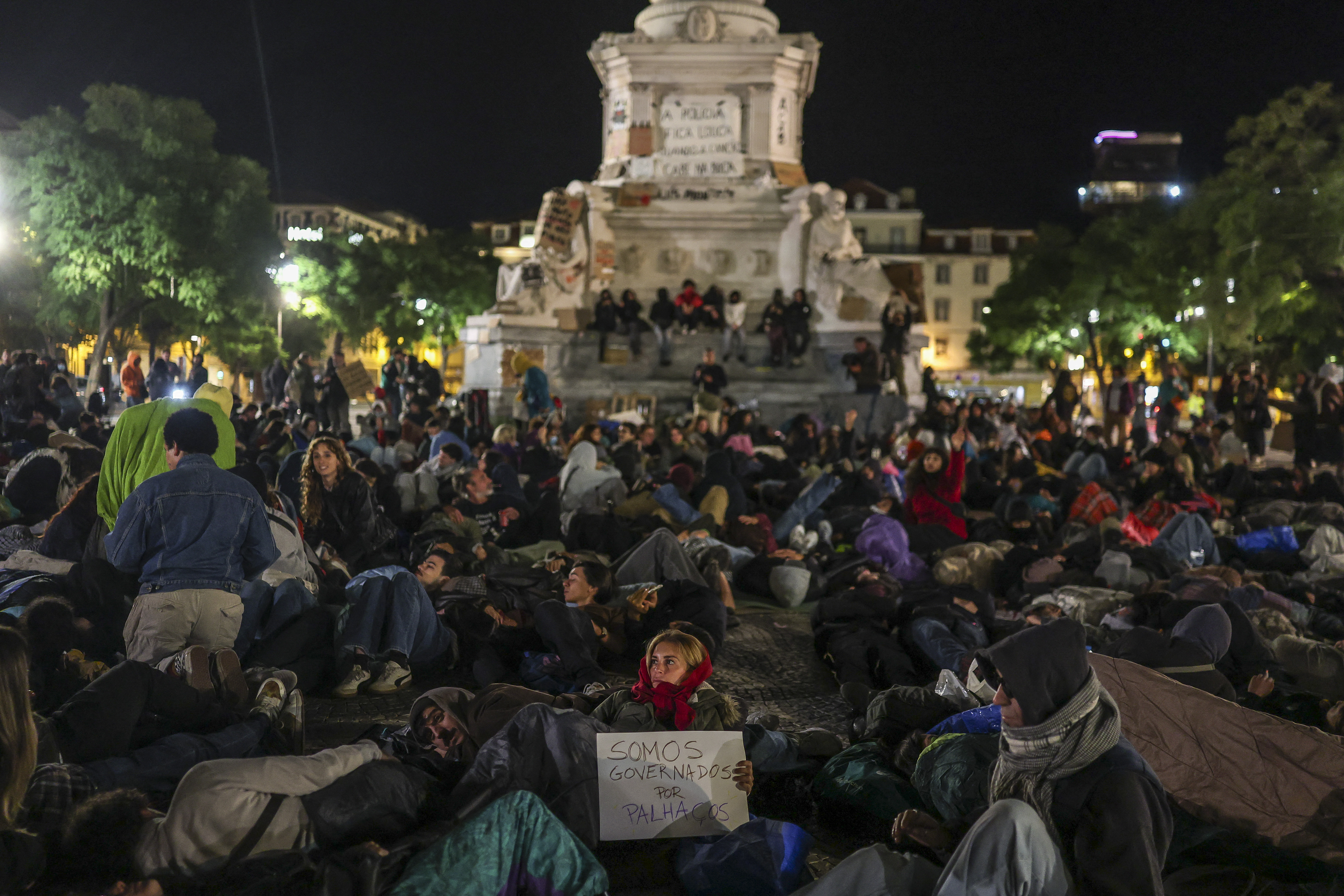 Protestos na Europa mobilizam londrinenses contra corrupção e crise habitacional