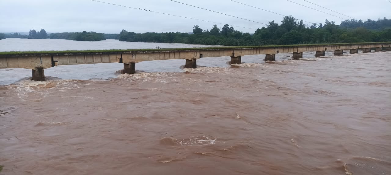 Rios em Jataizinho sobem e Defesa Civil entra em alerta