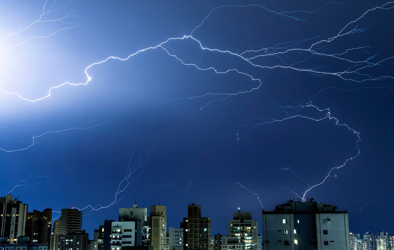 Simepar detecta 404 raios em Londrina na noite de segunda