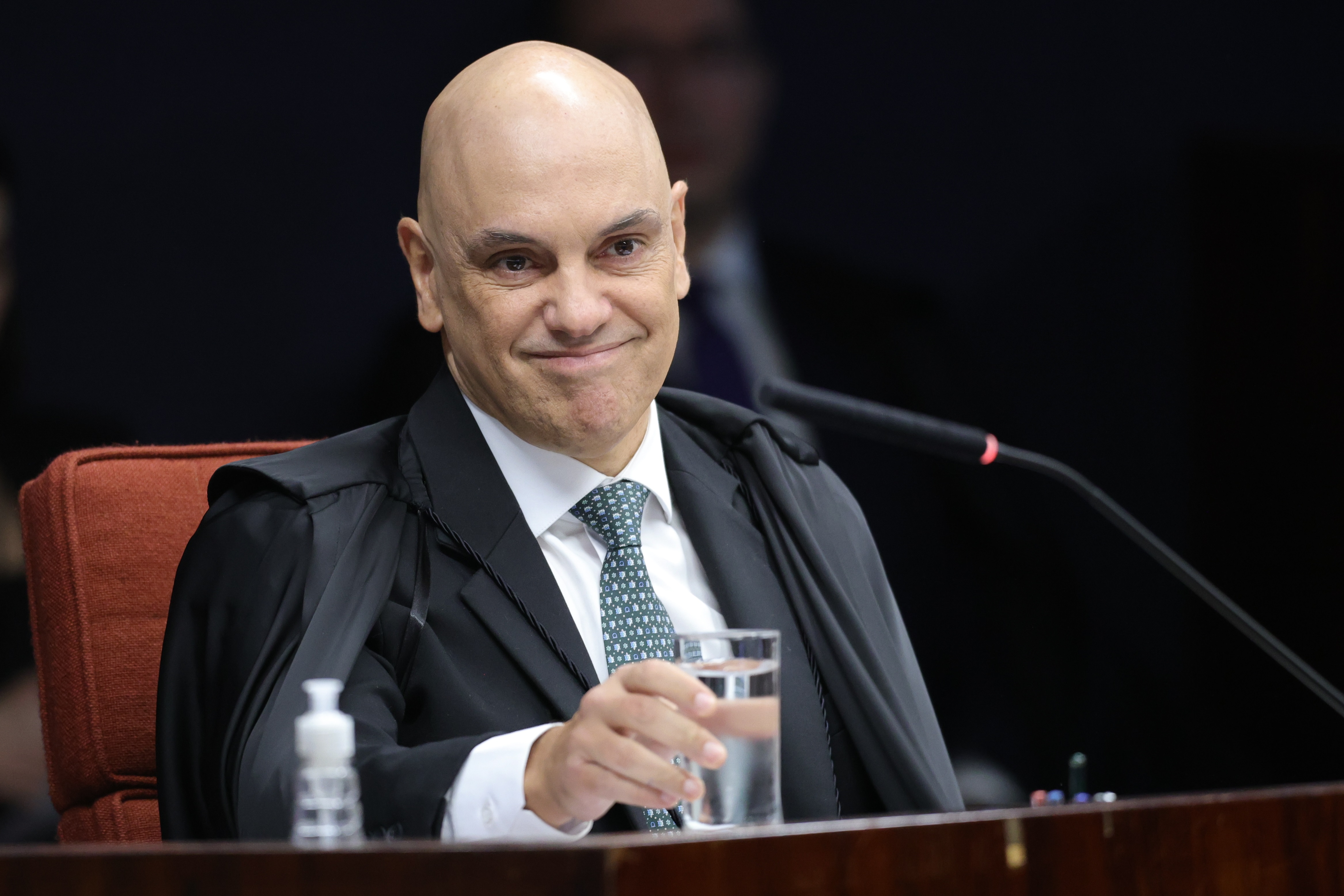 STF define nesta terça (15) se abre investigação contra Alexandre de Moraes