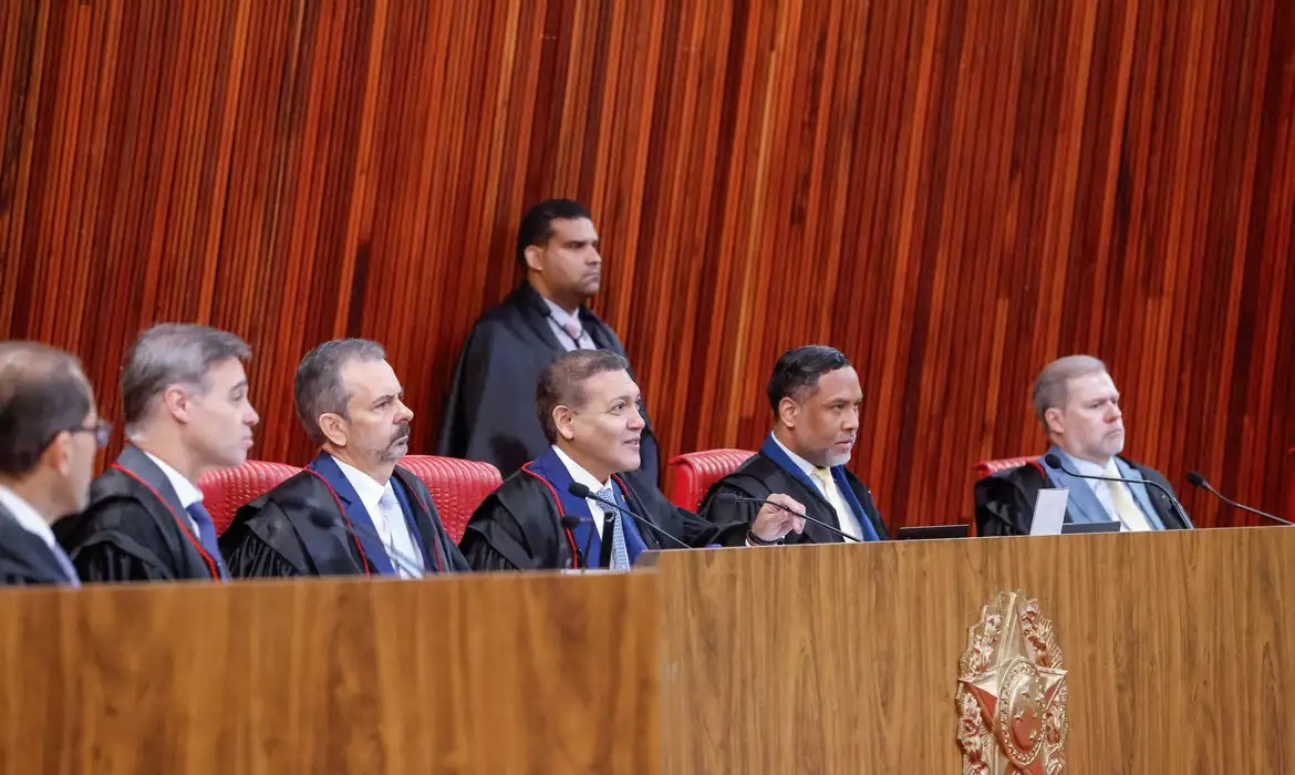TSE anula votos de Garotinho e Ruas vence governo do Rio no 1º turno