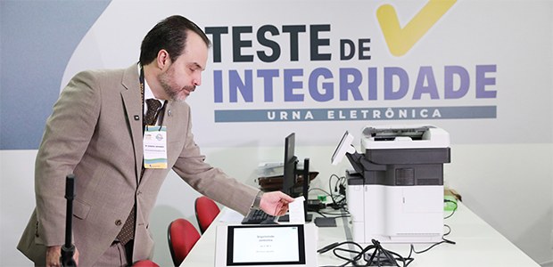 TSE realiza teste de integridade das urnas eletrônicas