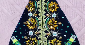 Uma manto novo para a padroeira do sonho de uma família de Assaí