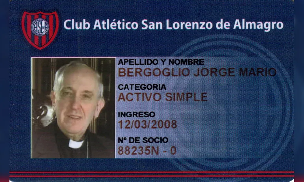 O San Lorenzo, clube de coração de Francisco, publicou a carteirinha de sócio do papa em suas redes sociais